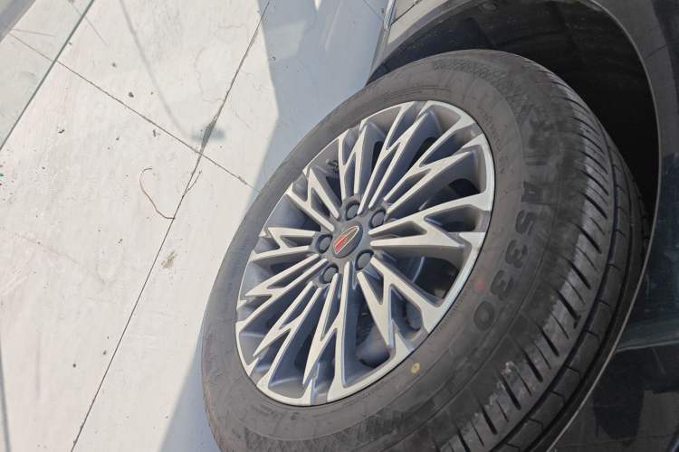 Used Hongqi H5 2025 1.5T DCT Qiyun 500 000th Unit Commemorative Edition Right Front Wheel Hub