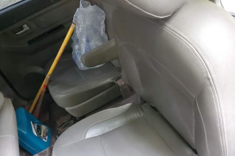 Used BAIC Weiwang M20 2014 1.5L Ultra-Luxury BJ415B Left Rear Seat