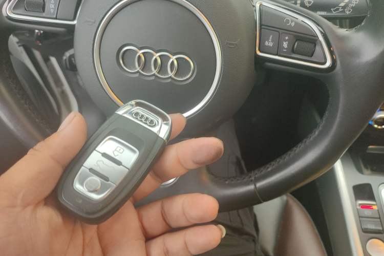 Used Audi Q5 2018 Collector's Edition 40 TFSI Technology Model
