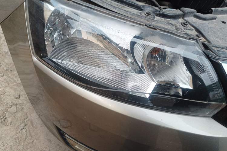 Used Skoda Rapid 2015 1.6L Manual Smart Selection Model Right Front Headlight