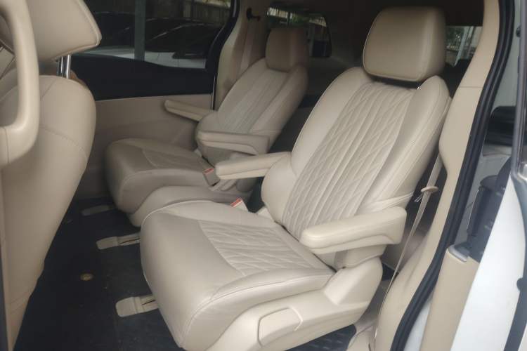 Used Buick GL8 2023 Facelifted Land Cruiser Executive Luxury Version
