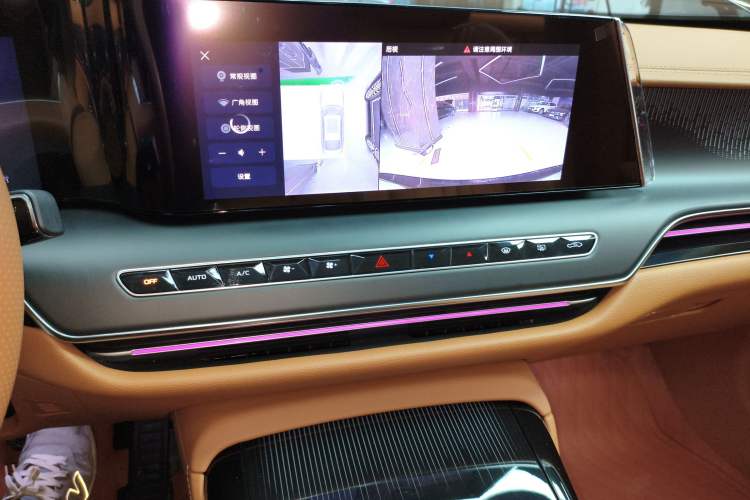 Used Hongqi H9 2025 Model Facelifted 2.0T Two-Wheel Drive Flag-Style Luxury Business Edition, 5 Seats
