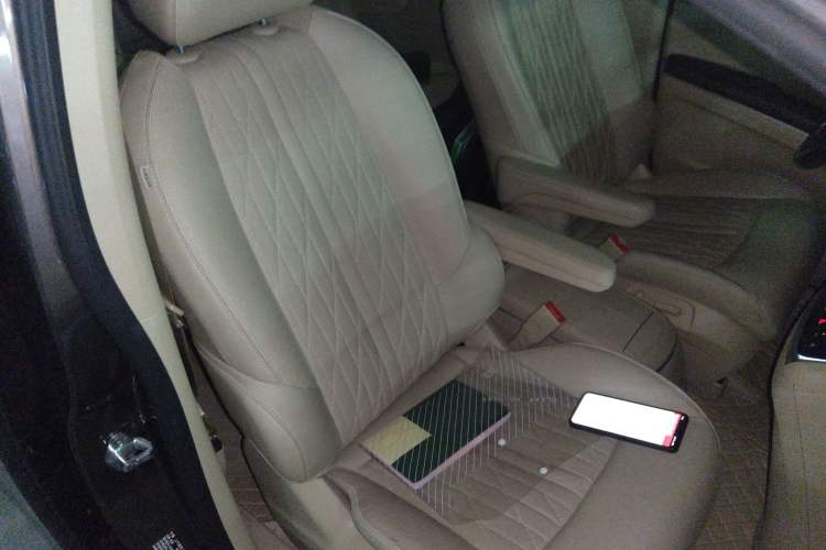 Used Buick GL8 2023 Land Executive Class Deluxe Model