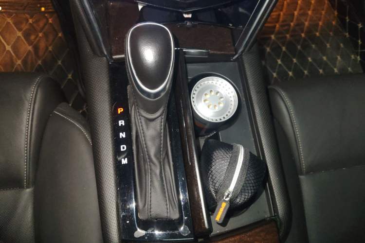 Used Cadillac XTS 2018 28T Luxury Edition Gear Lever