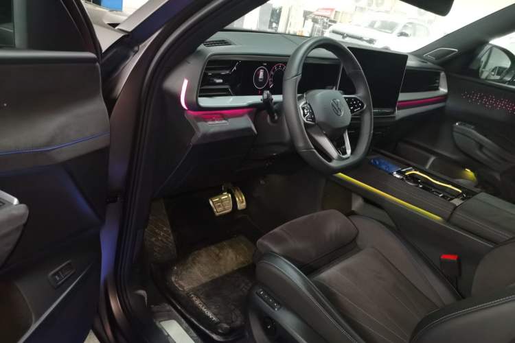 Used Volkswagen Teramont 2025 Tiguan Pro 450TSI Four-Wheel Drive Summit Edition
