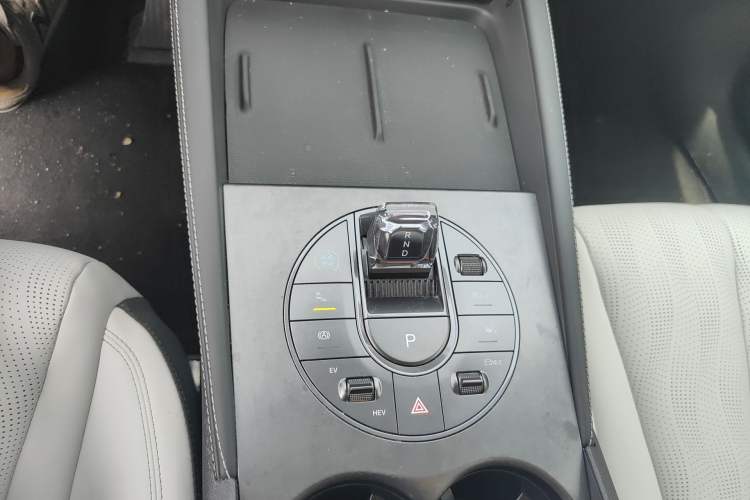 Used BYD Seal 06 New Energy 2024 DM-i 120KM Luxury Model Gear Lever