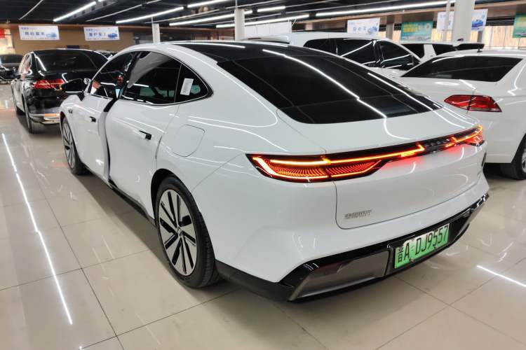 Used Geely Galaxy E8 2024 665 km Range Rear-Drive Starship Long-Range Version
