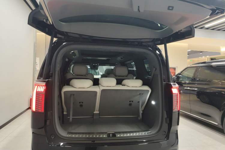 Used Zeekr 009 2024 7-Seater Walk-Through Version Four-Wheel Drive 108 kWh Trunk