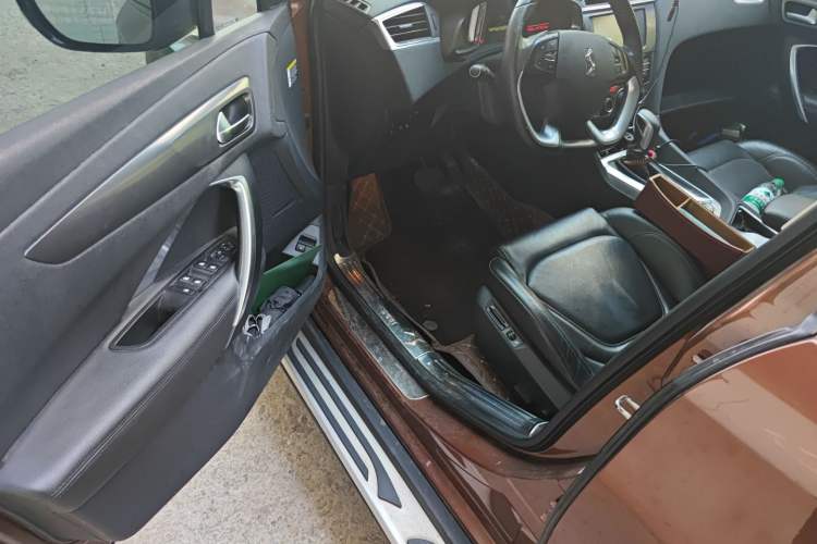 Used DS 6 2014 1.6T Luxury Edition THP160 Driver Seat