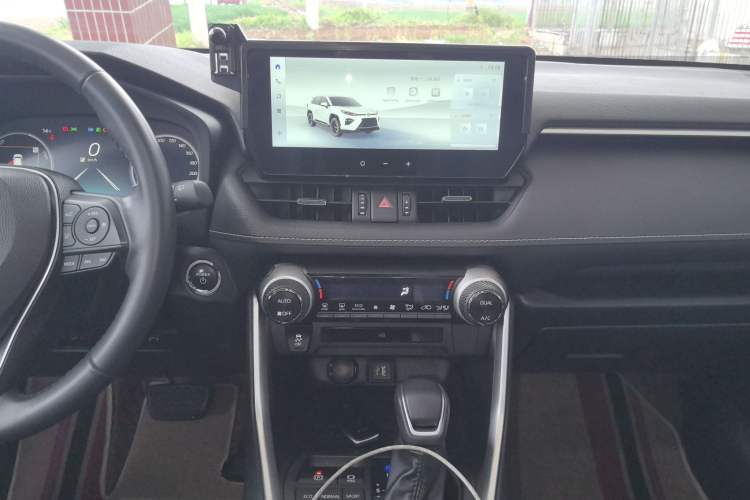 Used Toyota Wildlander 2023 Dual-Motor 2.5L E-CVT Two-Wheel Drive Luxury PLUS Edition Audio And AC Panel