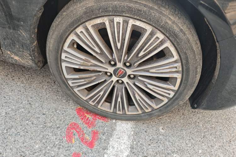 Used Hongqi H5 2022 Classic Model 1.8T Automatic Smart Connect Flagship Edition Right Front Wheel Hub