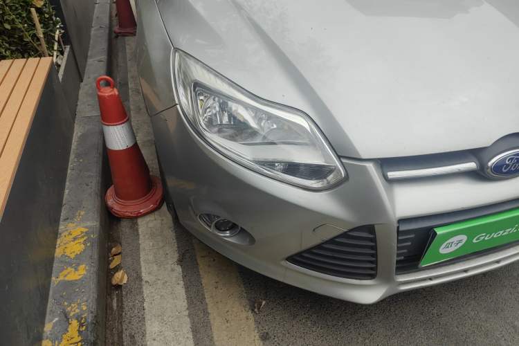 Used Ford Focus 2012 Sedan 1.6L Automatic Fashion Edition
