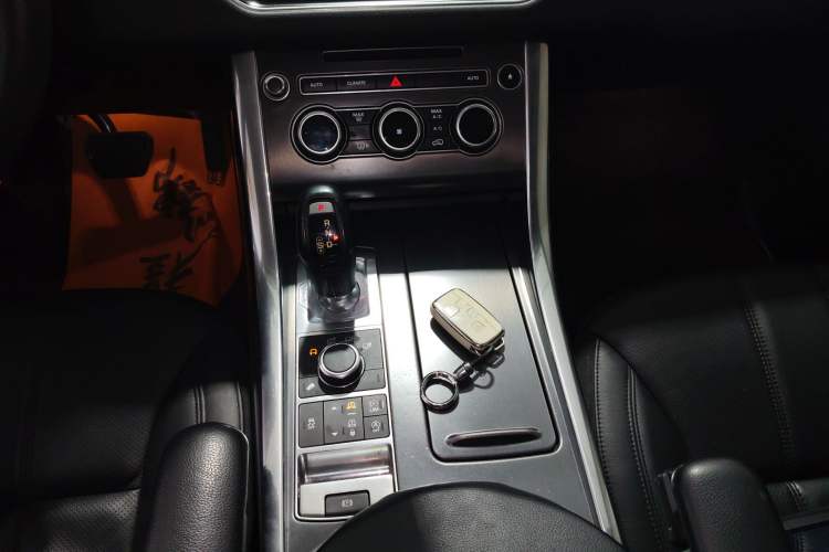 Used Land Rover Range Sport 2017 3.0 SC V6 SE Gear Lever