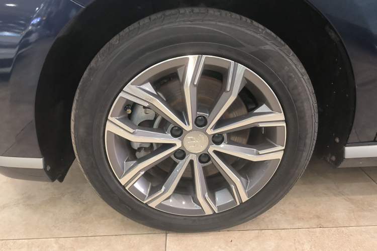 Used BYD Song MAX 2021 Upgraded Model 1.5T Automatic Luxury 7-Seater Left Front Wheel Hub