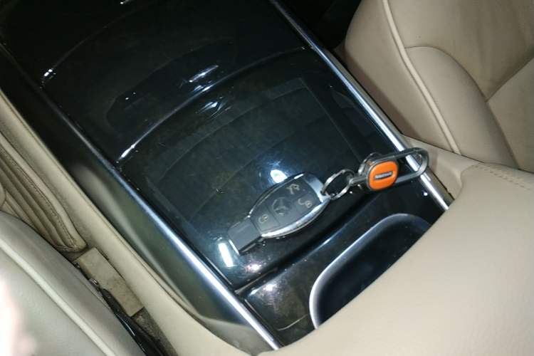 Used Mercedes-Benz R-Class 2014 R 320 4MATIC Luxury Model