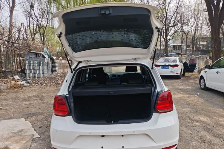 Used Volkswagen Polo 2014 1.6L Automatic Comfort Edition
