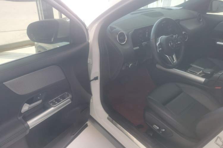 Used Mercedes-Benz GLA 2022 Second Facelift GLA 200 Driver Seat