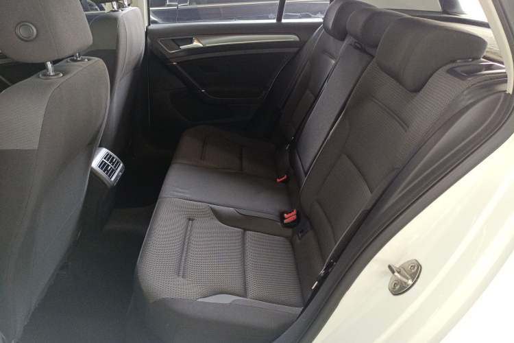 Used Volkswagen Golf 2017 1.6L Automatic Comfort Million-Vehicle Anniversary Edition Left Rear Seat