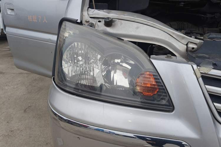 Used FORTHING Lingzhi 2013 M3 1.6L 7-seat Standard Model
