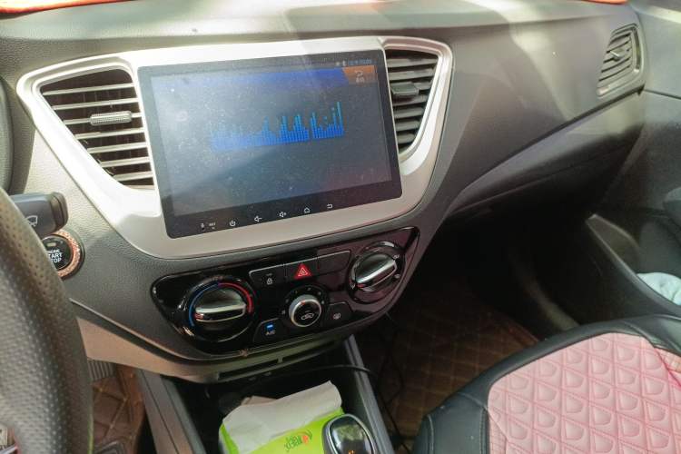 Used Hyundai Verna (new generation) 2016 1.4L Automatic Sport Edition Audio And AC Panel