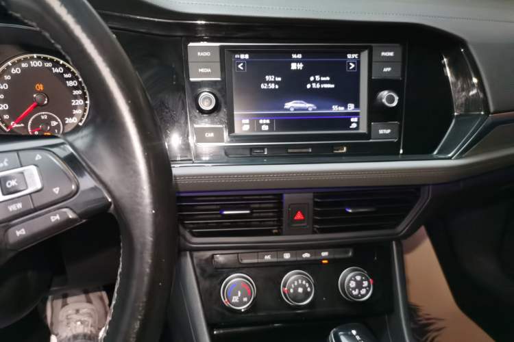 Used Volkswagen Sagitar 2019 280TSI DSG Comfort Version China VI Standard Audio And AC Panel