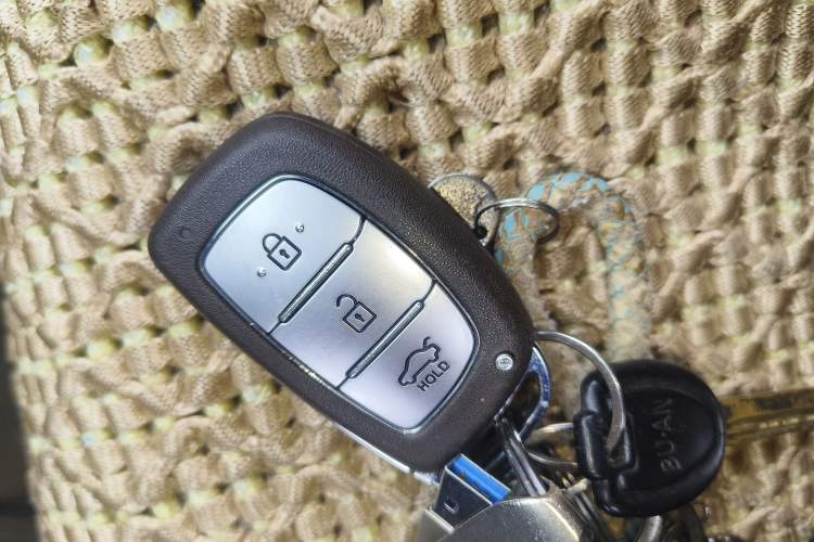 Used Hyundai Verna (older generation) 2016 1.4L Manual Flagship TOP Model
