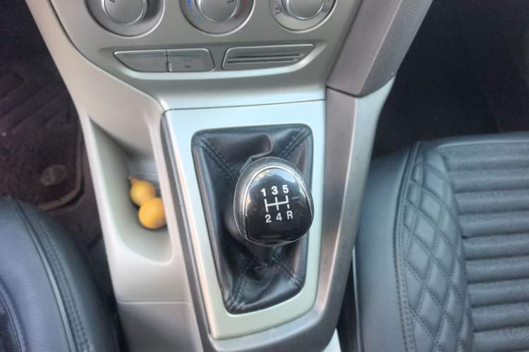 Used Ford Focus 2012 Sedan 1.6L Manual Comfort Model
