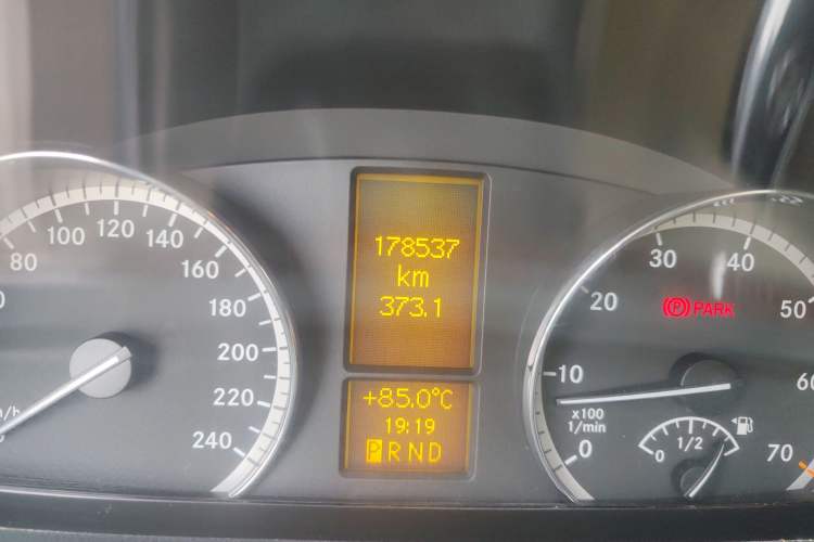 Used Mercedes-Benz Viano 2011 2.5L Navigator Edition
