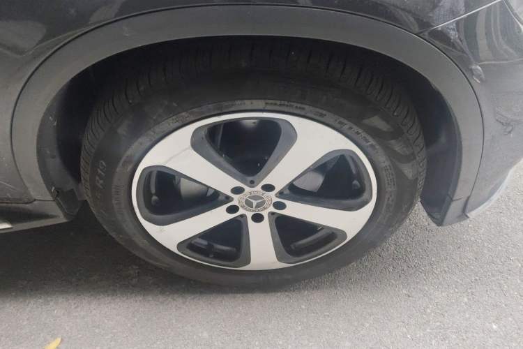 Used Mercedes-Benz GLC 2018 GLC 260 4MATIC Luxury Model Right Front Wheel Hub