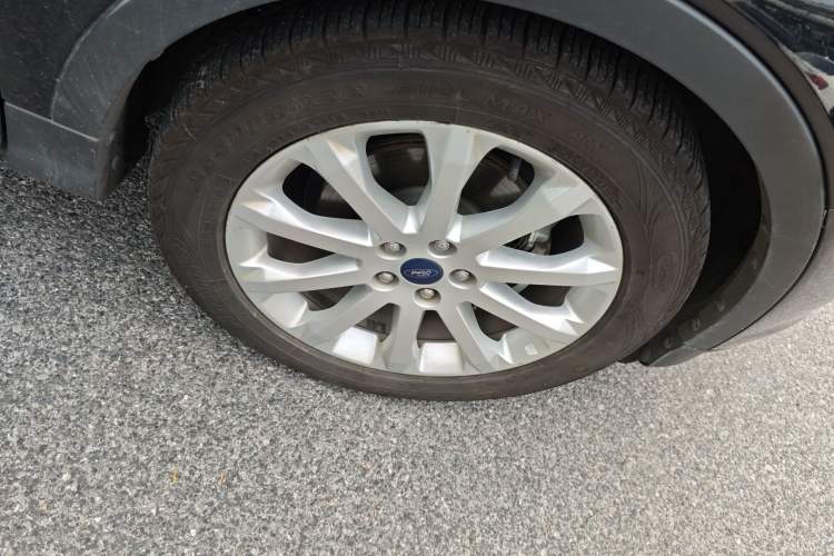 Used Ford Kuga 2015 1.5L GTDi Two-Wheel Drive Fashion Edition Right Front Wheel Hub