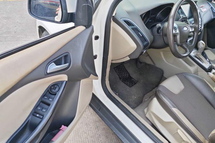 Used Ford Focus 2012 Sedan 1.6L Automatic Fashion Edition