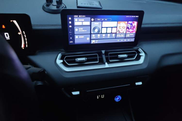 Used Great Wall King Kong Poer 2022 2.0T Manual Diesel Two-Wheel Drive Elite Version with Long Bed GW4D20M Audio And AC Panel