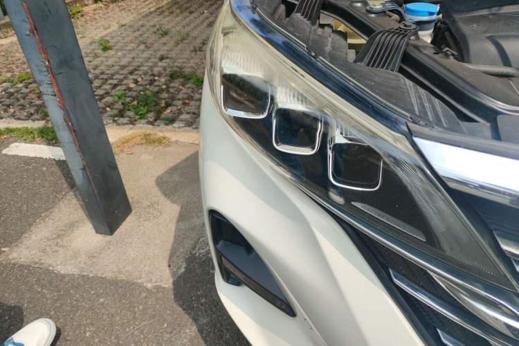 Used GAC Trumpchi GS5 2019 270T Automatic Luxury Edition Right Front Headlight