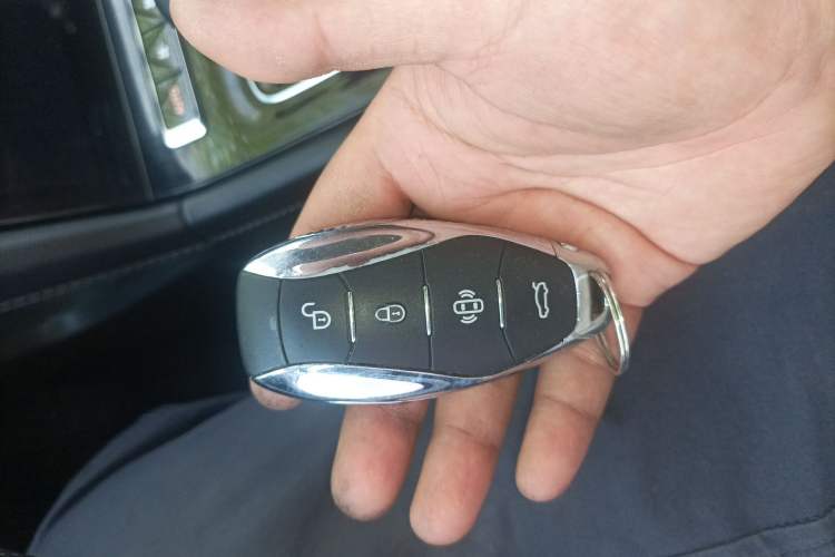 Used Hongqi H5 2024 1.5T DCT Smart Connect Flagship Edition Vehicle Key