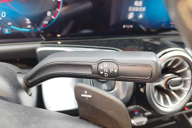 Used Mercedes-Benz GLB 2022 Updated GLB 200 Fashion Edition Gear Lever