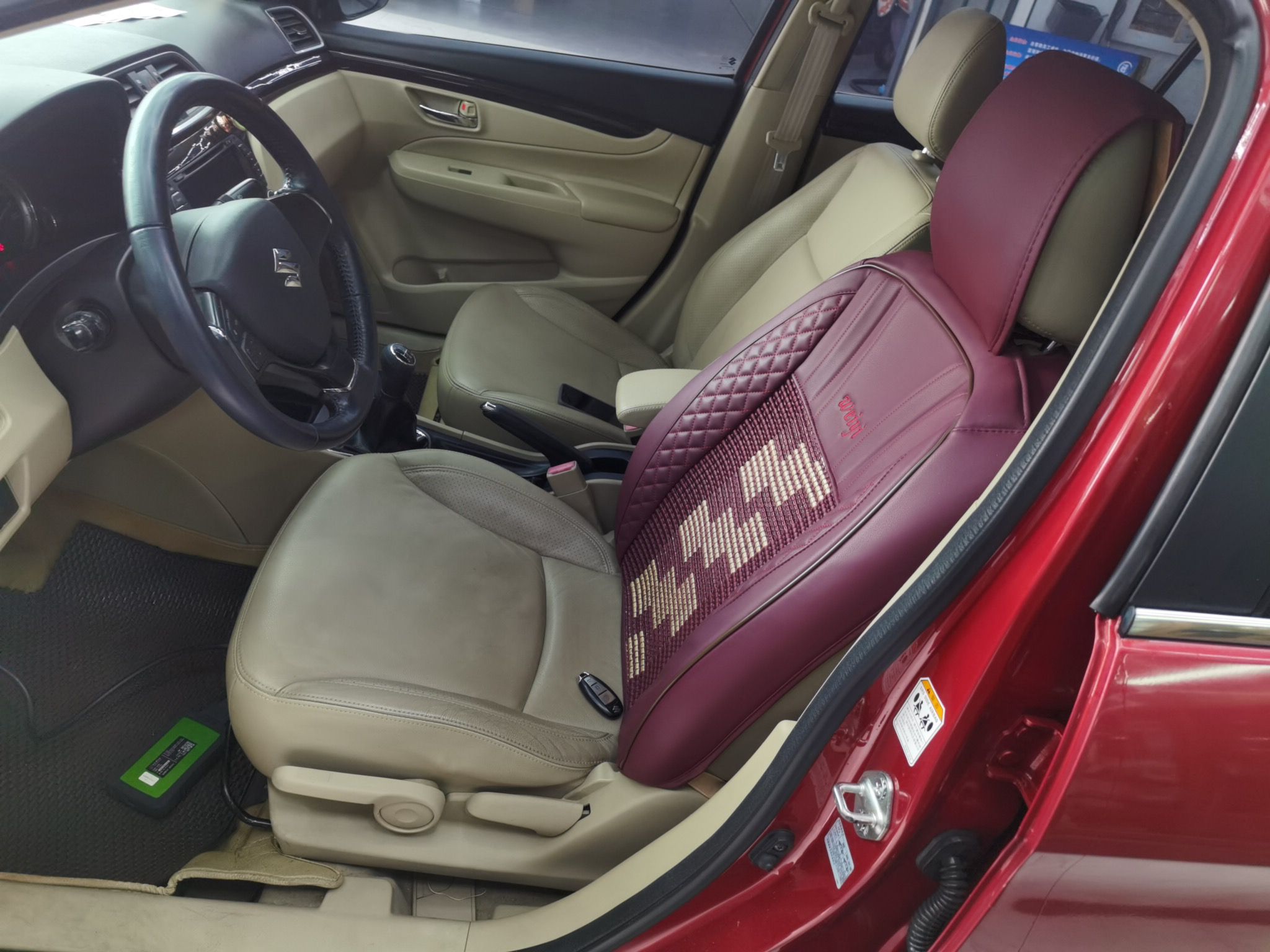 Переднее сиденье в автомобиле