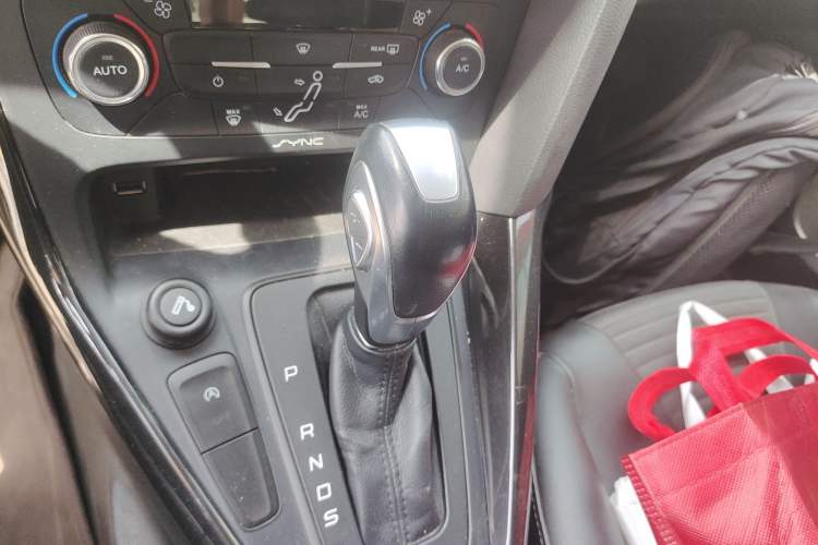 Used Ford Focus 2015 Sedan EcoBoost 180 Automatic Elite Model Gear Lever