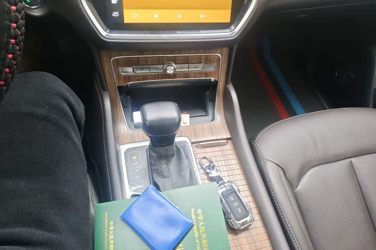 Used Roewe RX8 2018 30T Smart Connectivity All-Wheel Drive Supreme Edition