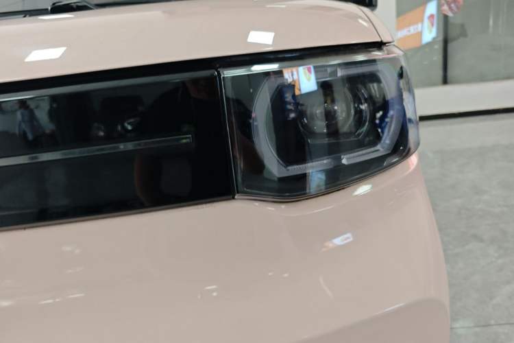 Used Wuling Hongguang MINIEV 2022 Macaron Premium Model – Lithium Iron Phosphate Left Front Headlight