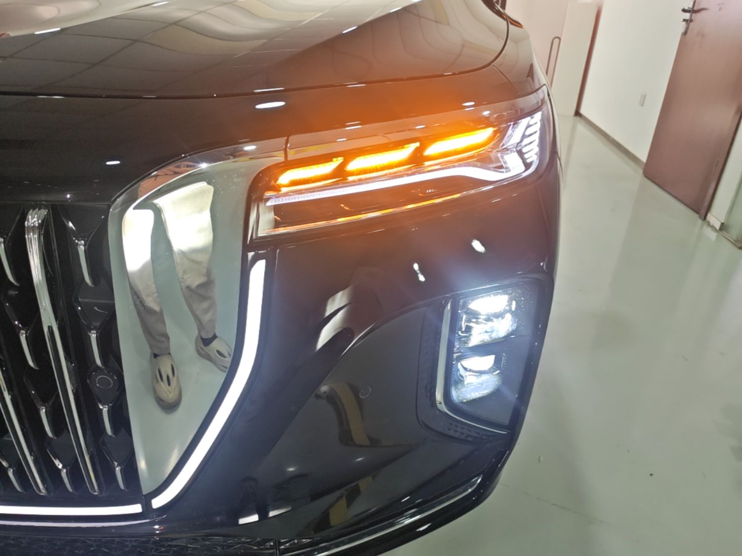 Hongqi H9 2025 Model Facelifted 2.0T Two-Wheel Drive Flag-Style Luxury Business Edition, 5 Seats - Chinese Trim Xiang — снимка 8