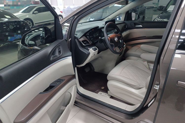 Used Buick GL8 2020 Land Cruiser Executive Class 652T Comfort Model
