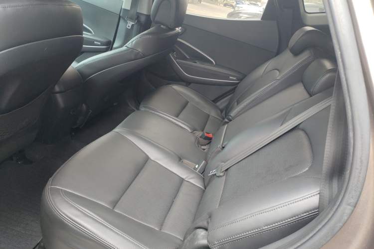 Used Hyundai Santa Fe 2013 2.4L Automatic 2WD Comfort Edition
