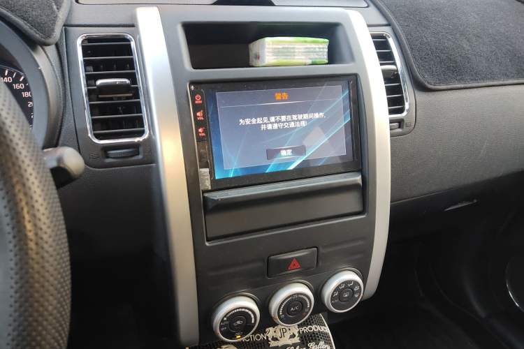 Used Dongfeng Fengdu MX6 2016 2.0L Manual Two-Wheel Drive Navigation Edition Audio And AC Panel