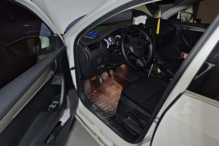 Used Skoda Octavia 2019 1.5L Automatic Smart Drive Luxury Edition China VI Standard