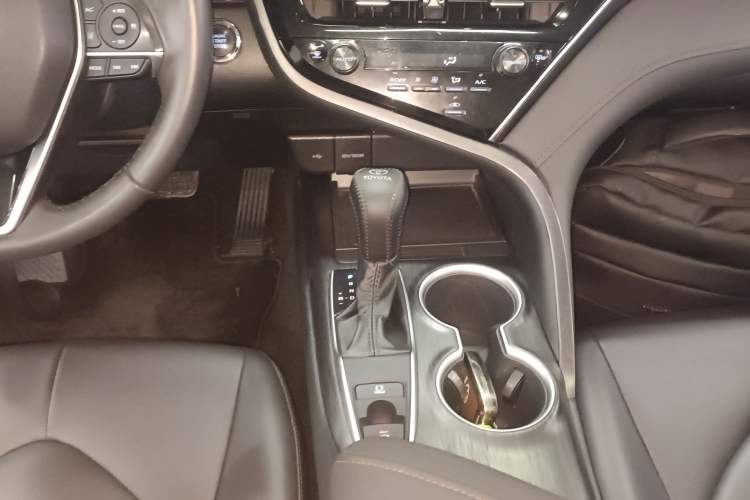 Used Toyota Camry 2023 2.0G Luxury Edition
