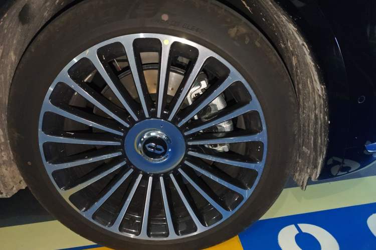 Used Hima AITO M8 2025 Extended-Range Max+ Version 53.4 kWh 6-Seater Edition
