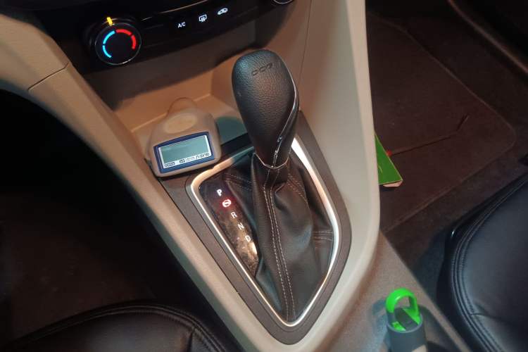 Used Buick GT 2019 15T Dual-Clutch Advanced Version China VI Standard Gear Lever