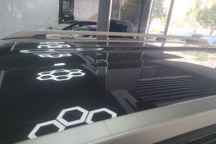 Used iCAR V27 2026 Model 200KM Four-Wheel Drive Falcon 500 Roof