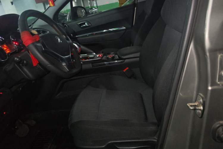 Used Peugeot 3008 2015 1.6THP Automatic Classic Edition Left Front Seat