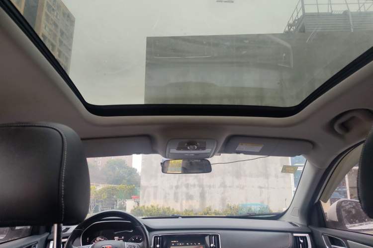 Used Roewe RX5 2018 20T Two-Wheel Drive Automatic Internet Smart Edition
